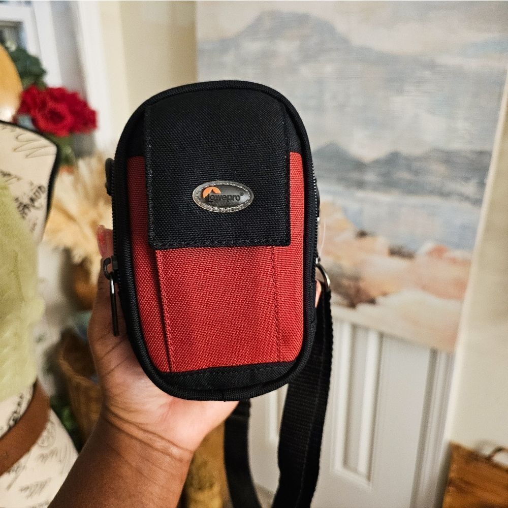 Lowepro Z 20 Red & Black Camera Pouch W. Belt Loop.